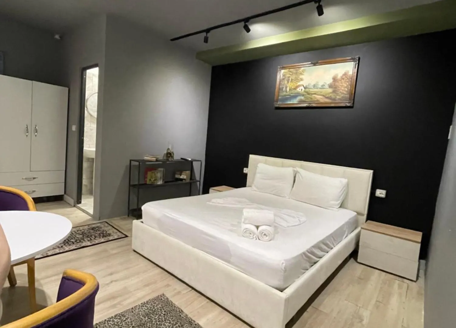 טיראנה Destination Central Room 2 לינה וארוחת בוקר